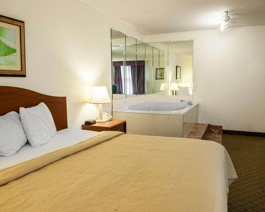 Quality Inn And Suites Индианаполис Стая снимка