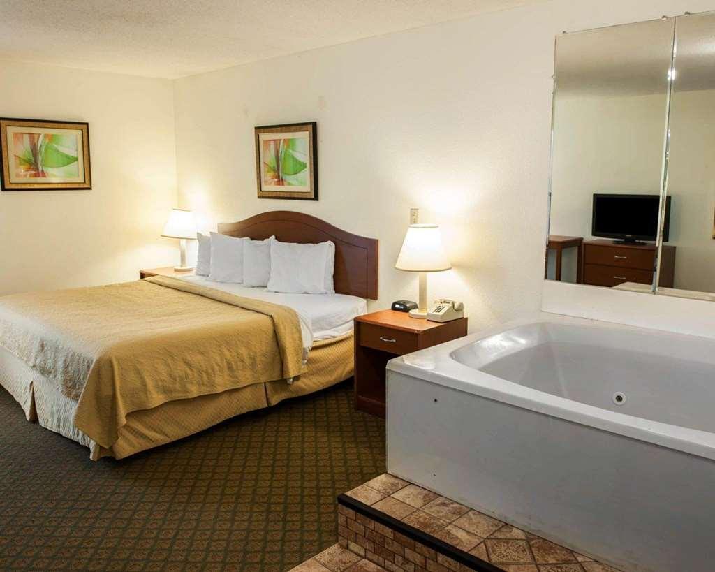 Quality Inn And Suites Индианаполис Стая снимка