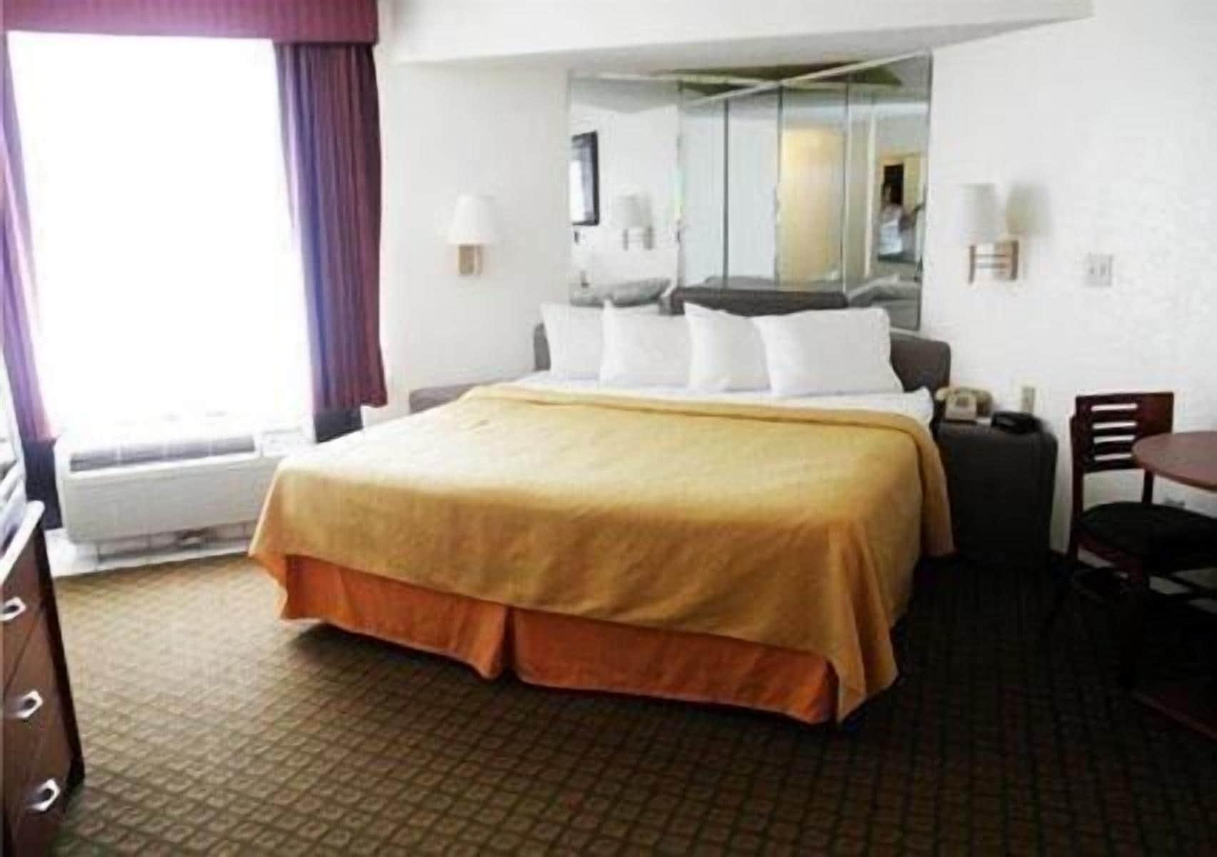 Quality Inn And Suites Индианаполис Екстериор снимка