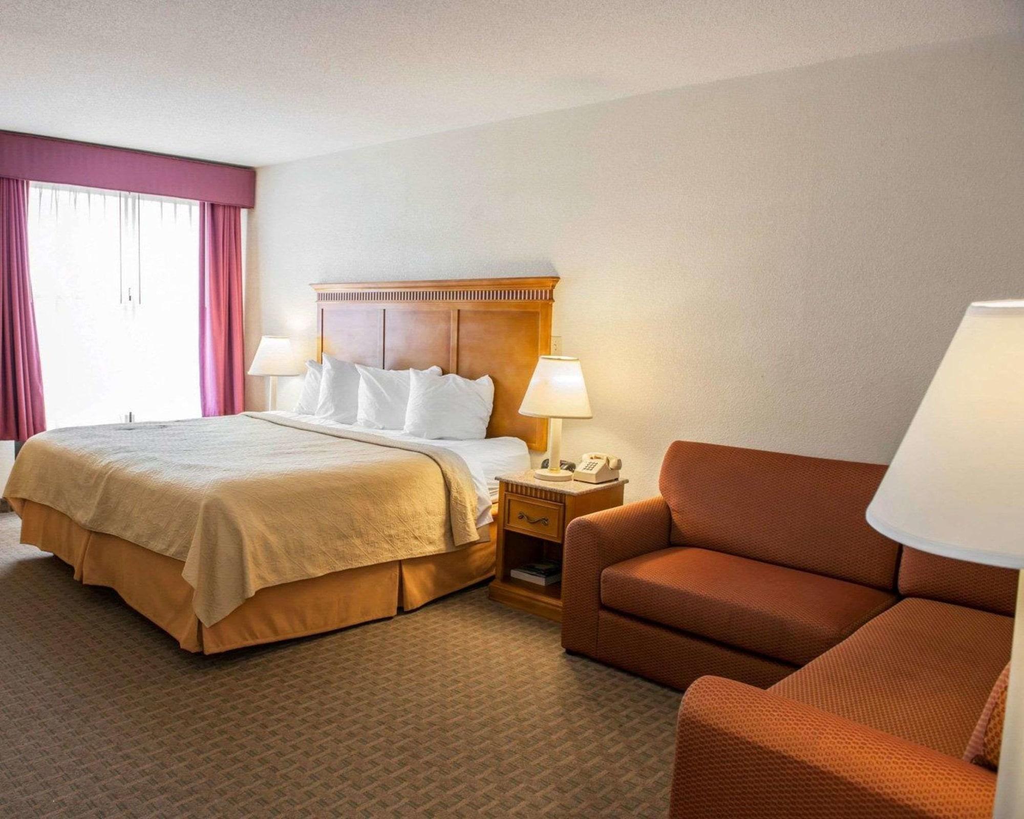 Quality Inn And Suites Индианаполис Екстериор снимка