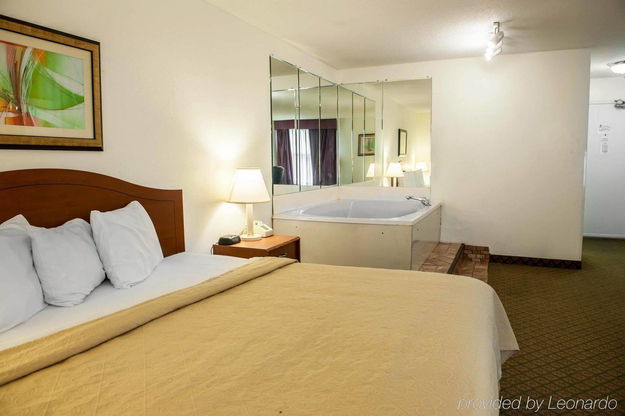 Quality Inn And Suites Индианаполис Екстериор снимка