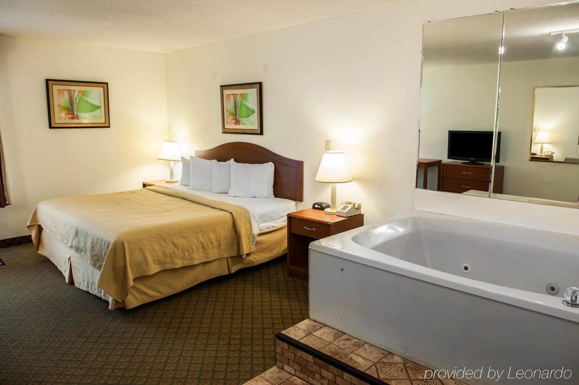 Quality Inn And Suites Индианаполис Екстериор снимка