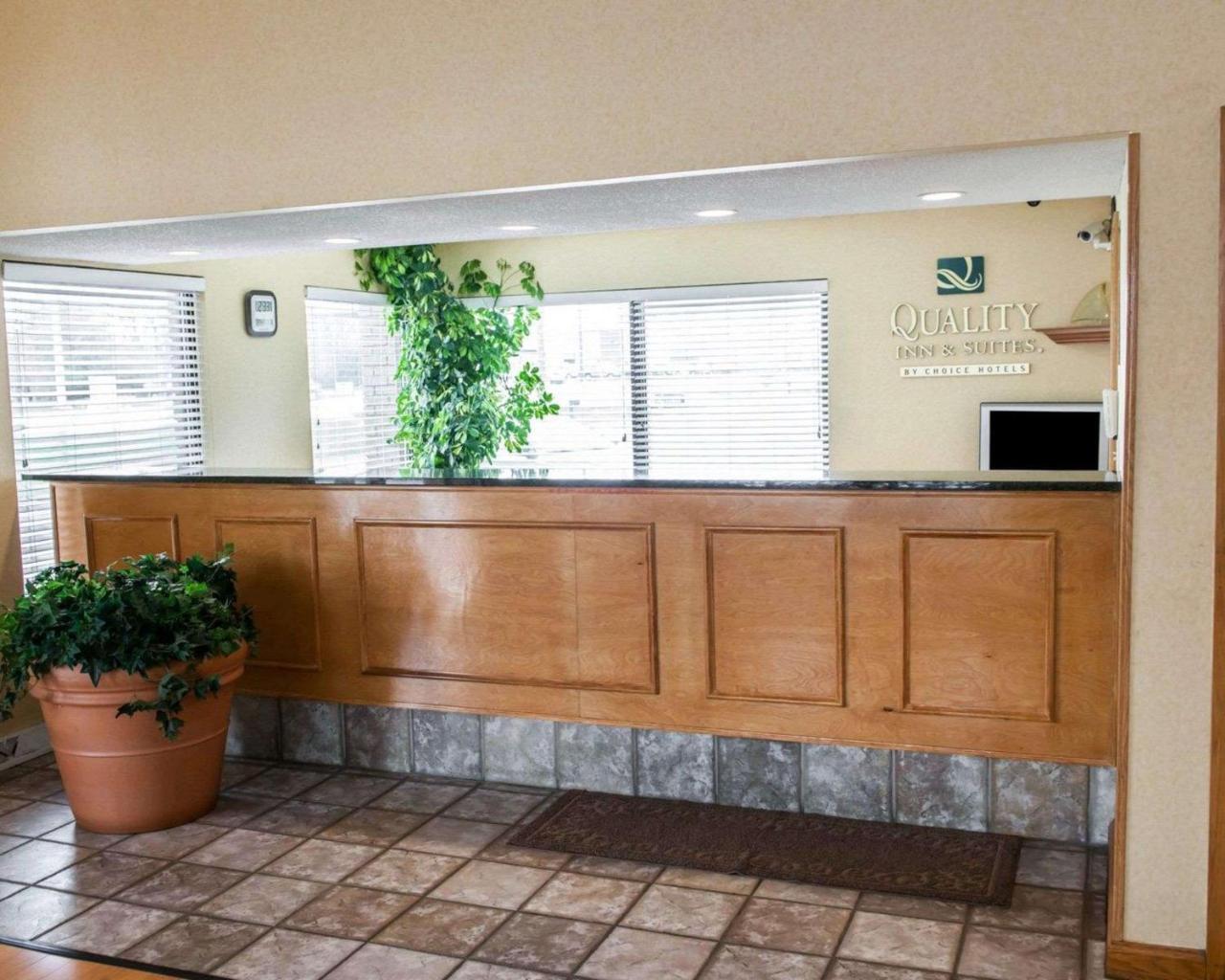 Quality Inn And Suites Индианаполис Екстериор снимка