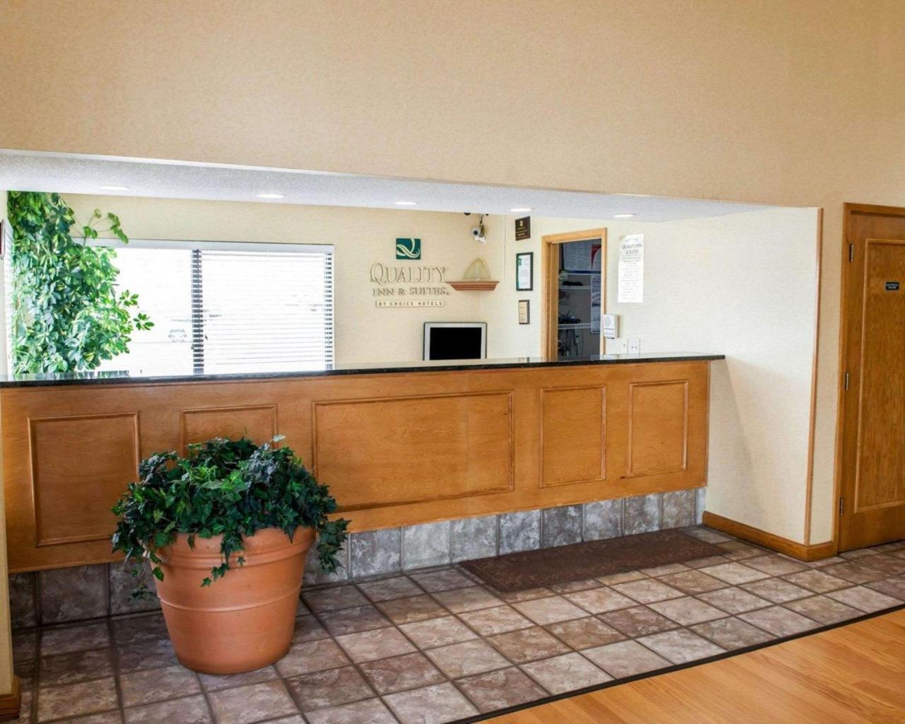 Quality Inn And Suites Индианаполис Екстериор снимка